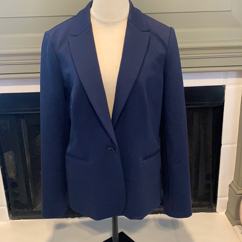 Lilly Pulitzer size large navy blue must have blazer. 🌸In EUC ready for wear💕